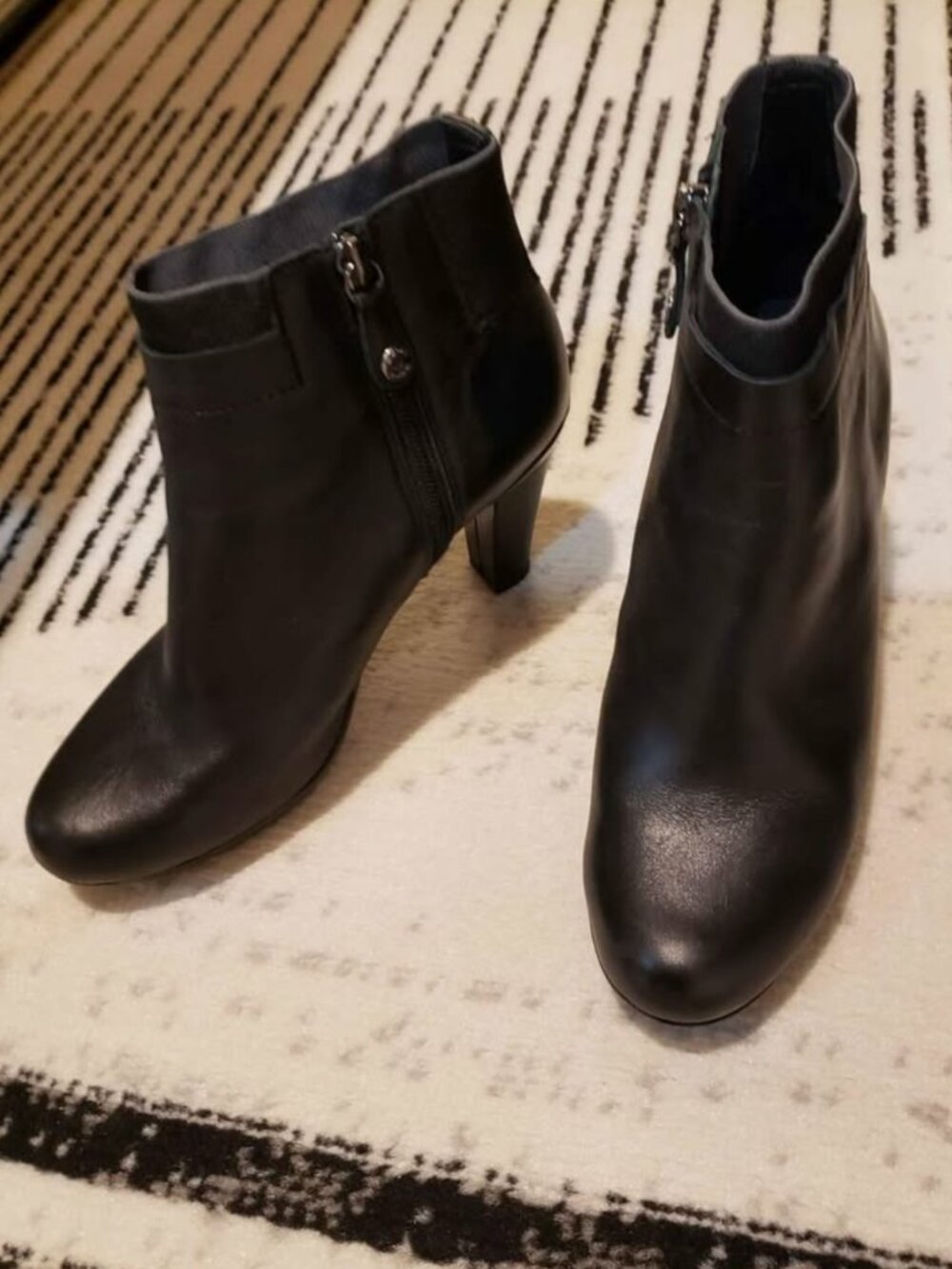Geox Respira Black Leather Women's Ankle Booties - Picture 2 of 5